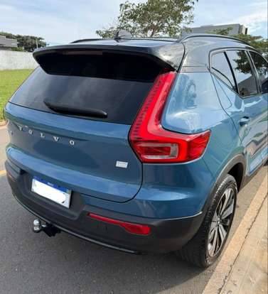VOLVO-XC40-2022