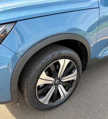 VOLVO-XC40-2022