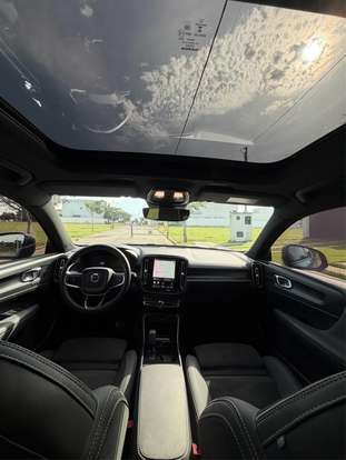 VOLVO-XC40-2022