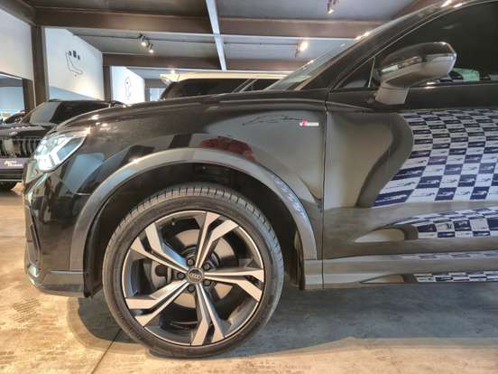AUDI-Q3-2024