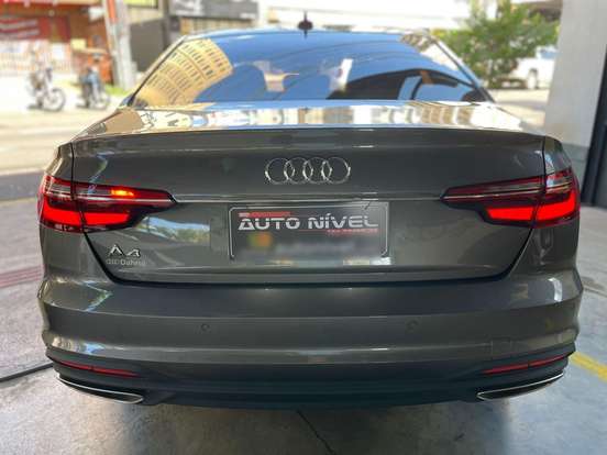 AUDI-A4-2022