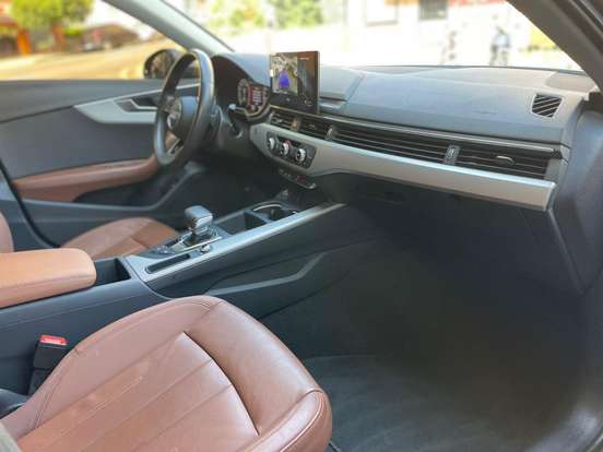 AUDI-A4-2022