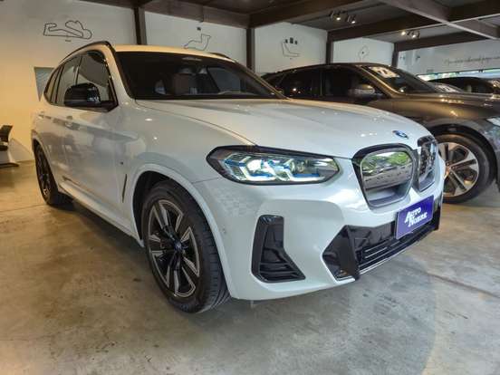 BMW-iX3-2022