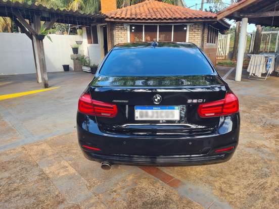 BMW-320i-2017