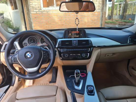 BMW-320i-2017