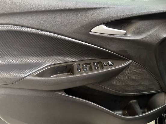CHEVROLET-ONIX-2024