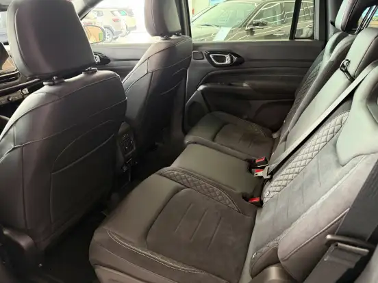 JEEP-COMMANDER-2.0 HURRICANE 4 TURBO GASOLINA BLACKHAWK AT9 JEEP-COMMANDER-2025