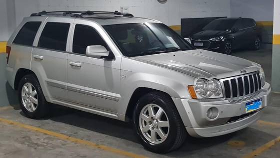 JEEP GRAND CHEROKEE 5.7 OVERLAND HEMI 4X4 V8 16V GASOLINA 4P AUTOMÁTICO