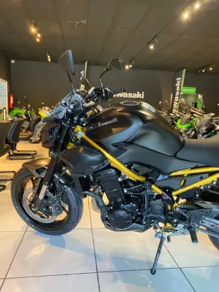 KAWASAKI-Z900-2026