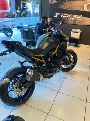 KAWASAKI-Z900-2026