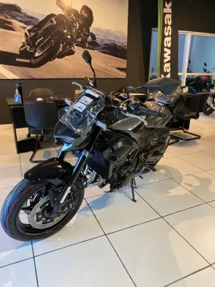 KAWASAKI-Z900-2026