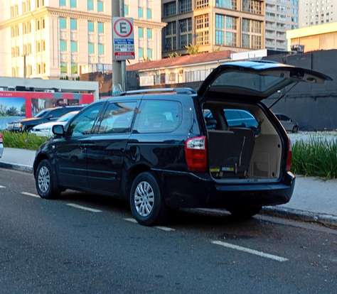 KIA-CARNIVAL-2009