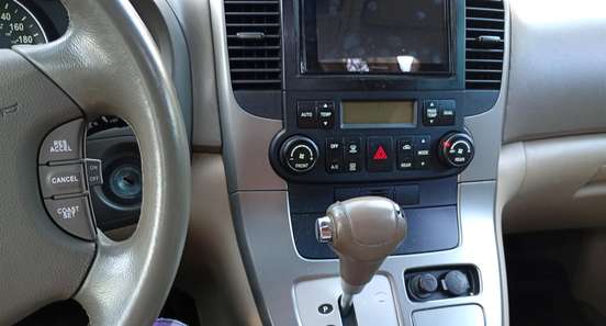 KIA-CARNIVAL-2009