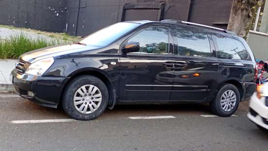 KIA-CARNIVAL-2009