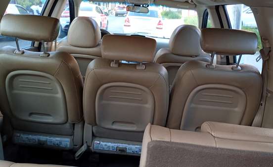 KIA-CARNIVAL-2009