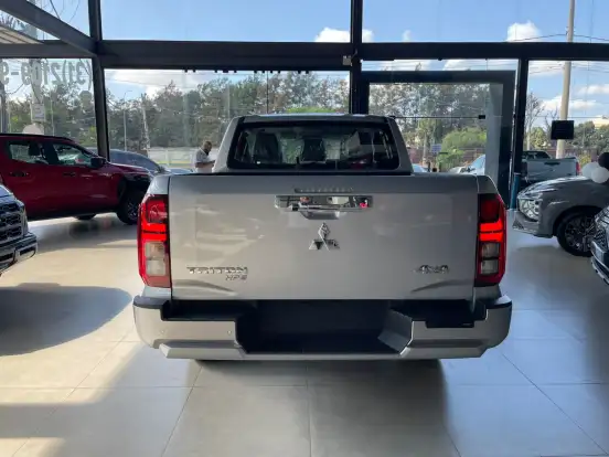 MITSUBISHI-TRITON-2.4 BITURBO DIESEL CD HPE 4X4 AUTOMÁTICO MITSUBISHI-TRITON-2025