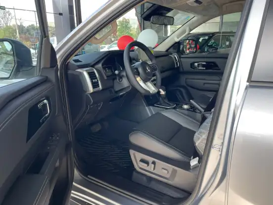 MITSUBISHI-TRITON-2.4 BITURBO DIESEL CD HPE 4X4 AUTOMÁTICO MITSUBISHI-TRITON-2025