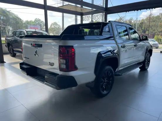 MITSUBISHI-TRITON-2025