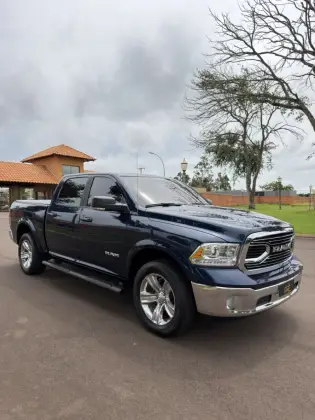 RAM CLASSIC 5.7 V8 GASOLINA LARAMIE CD 4X4 AUTOMÁTICO