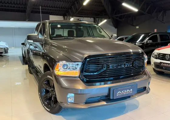 RAM CLASSIC 5.7 V8 GASOLINA LARAMIE NIGHT EDITION CD 4X4 AUTOMÁTICO