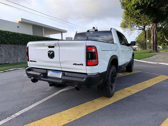 RAM-1500-5.7 V8 GASOLINA REBEL CD 4X4 AUTOMÁTICO RAM-1500-2022