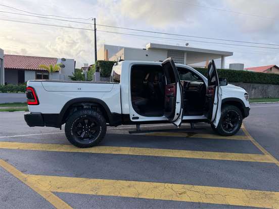 RAM-1500-5.7 V8 GASOLINA REBEL CD 4X4 AUTOMÁTICO RAM-1500-2022