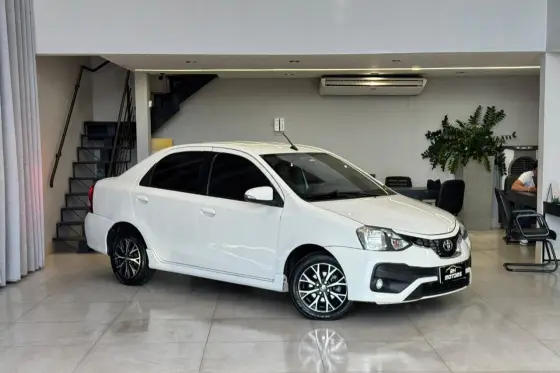 TOYOTA ETIOS 1.5 PLATINUM SEDAN 16V FLEX 4P AUTOMÁTICO