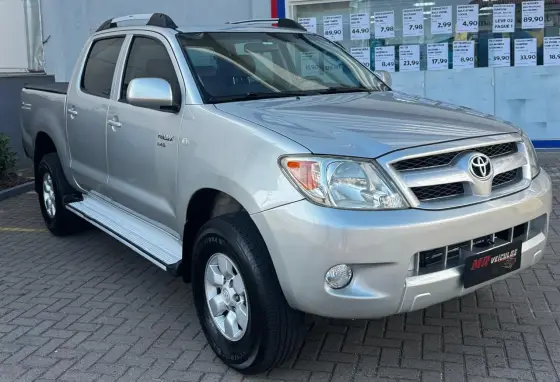 TOYOTA HILUX 2.5 STD 4X4 CD 16V TURBO DIESEL 4P MANUAL