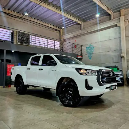 TOYOTA HILUX 2.8 D-4D TURBO DIESEL CD POWER PACK 4X4 MANUAL