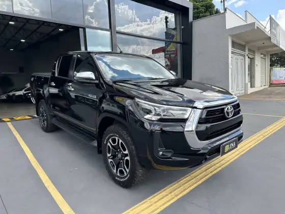 TOYOTA HILUX 2.8 D-4D TURBO DIESEL CD SRV 4X4 AUTOMÁTICO