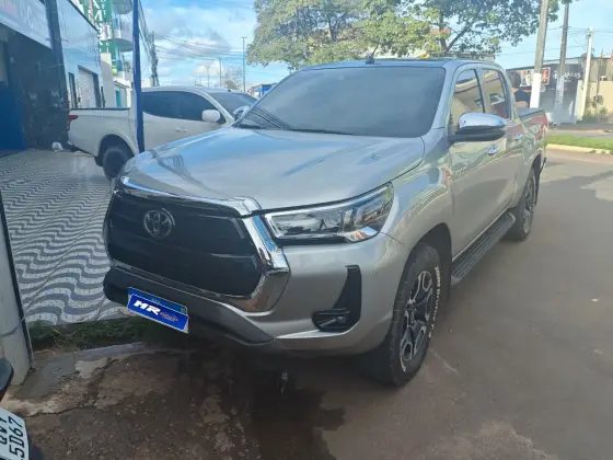 TOYOTA HILUX 2.8 D-4D TURBO DIESEL CD SRX 4X4 AUTOMÁTICO