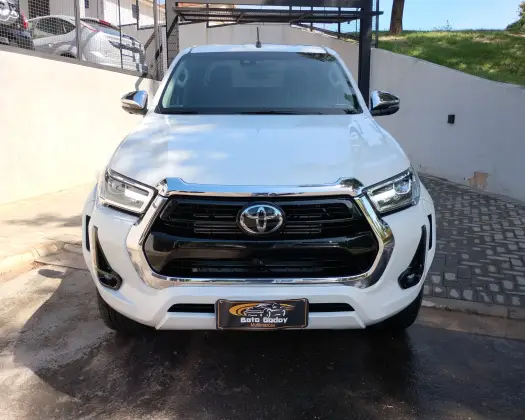 TOYOTA HILUX 2.8 D-4D TURBO DIESEL CD SRX PLUS 4X4 AUTOMÁTICO