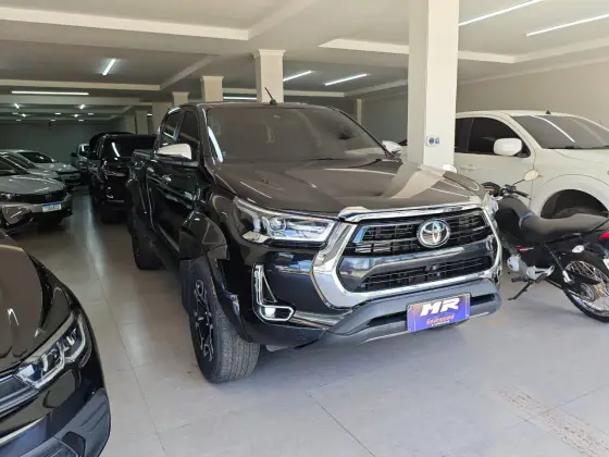 TOYOTA HILUX 2.8 D-4D TURBO DIESEL CD SRX PLUS 4X4 AUTOMÁTICO