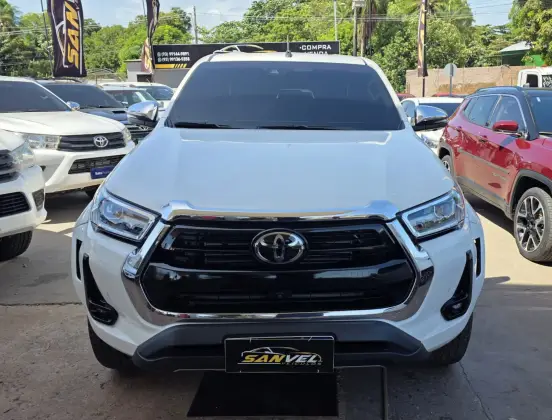 TOYOTA HILUX 2.8 D-4D TURBO DIESEL CD SRX PLUS 4X4 AUTOMÁTICO