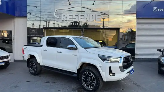 TOYOTA HILUX 2.8 D-4D TURBO DIESEL CD SRX PLUS 4X4 AUTOMÁTICO