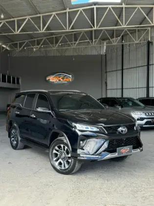 TOYOTA HILUX SW4 2.8 D-4D TURBO DIESEL DIAMOND 7L 4X4 AUTOMÁTICO