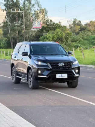 TOYOTA HILUX SW4 2.8 D-4D TURBO DIESEL SRX 4X4 AUTOMÁTICO