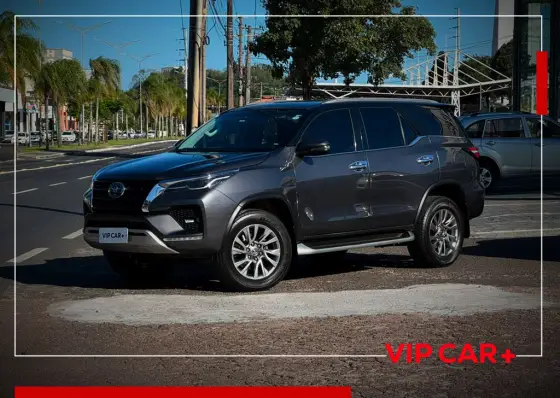 TOYOTA HILUX SW4 2.8 D-4D TURBO DIESEL SRX 4X4 AUTOMÁTICO