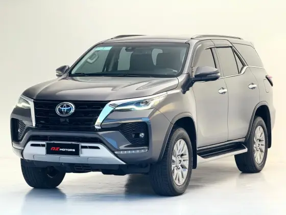 TOYOTA HILUX SW4 2.8 D-4D TURBO DIESEL SRX 7L 4X4 AUTOMÁTICO