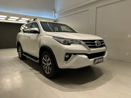 TOYOTA HILUX SW4 2.8 SRX 4X4 16V TURBO INTERCOOLER DIESEL 4P AUTOMÁTICO