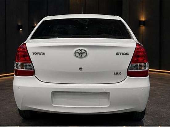 TOYOTA-ETIOS-1.5 X SEDAN 16V FLEX 4P AUTOMÁTICO TOYOTA-ETIOS-2016