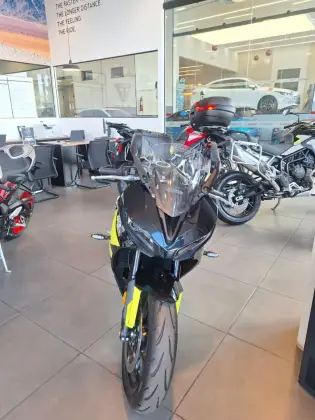 TRIUMPH DAYTONA 660 