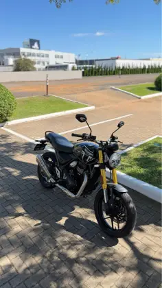 TRIUMPH SPEED 400 