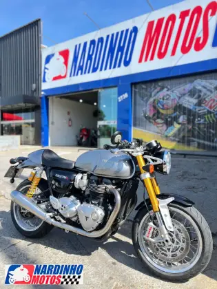 TRIUMPH THRUXTON R 