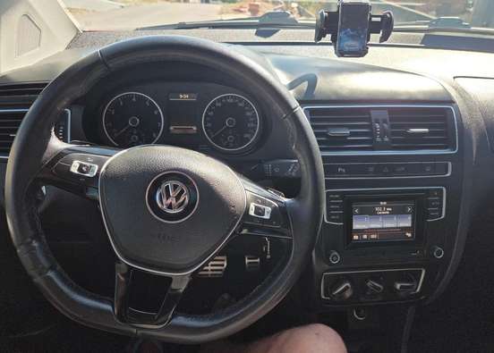VOLKSWAGEN-CROSSFOX-2015