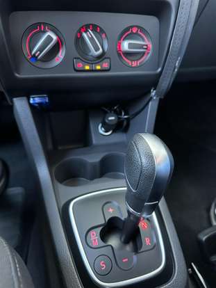 VOLKSWAGEN-FOX-2013