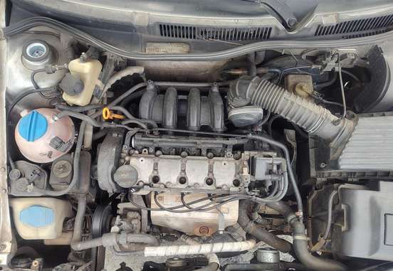 VOLKSWAGEN-GOLF-2008