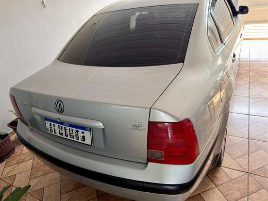 VOLKSWAGEN-PASSAT-1998
