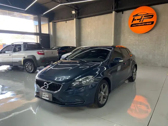 VOLVO V40 2.0 T4 KINETIC GASOLINA 4P AUTOMÁTICO