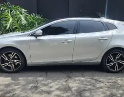 VOLVO V40 2.0 T5 R-DESIGN GASOLINA 4P AUTOMÁTICO VOLVO V40 2.0 T5 R-DESIGN GASOLINA 4P AUTOMÁTICO